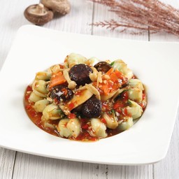 ผักฉ่อยเห็ดรวมผัดซอสเสฉวน