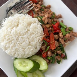 ข้าวผัดกระเพราหมูสับ
