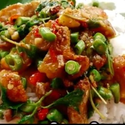 ข้าวกะเพราหมูกรอบ