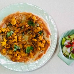 โรตีหน้าไก่ทรงเครื่อง