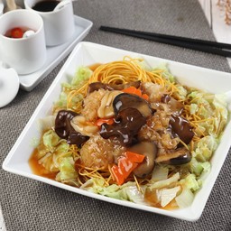 ราดหน้าหมี่ซั่วกรอบผักรวมเจ