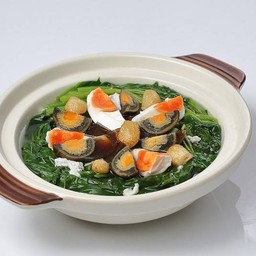 ซุปผักปวยเล้งกับไข่เยี่ยวม้าและไข่เค็มหม้อดิน