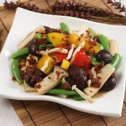 ถั่วหวานผัดเห็ดรวมซอสเอ็กซ์โอ