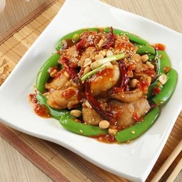 เนื้อไก่ผัดถั่วหวานซอสเสฉวนหม่าล่า