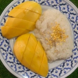 ป้าเรือง ข้าวเหนียวมะม่วง ยำผลไม้ สี่มุมเมืองแหลมฉบัง