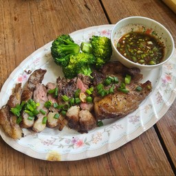 เนื้อมั้ยเพ่