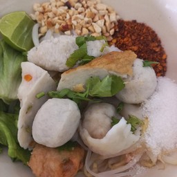 บะหมี่รวมมิตรต้มยำ