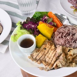 ข้าวหน้าสเต็กหมู หมักคลีน 320 kcal