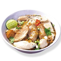 ก๋วยเตี๋ยวลูกชิ้นปลาต้มยำทรงเครื่อง