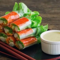 สลัดโรลน้ำจิ้มเด็ดสูตรลับคุณแม่ ร้านครัวหน้าบ้าน
