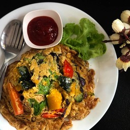 ข้าวไข่เจียวผักรวม 290 kcal