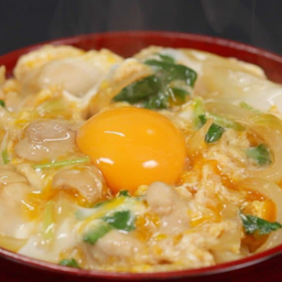 Oyako Don ข้าวหน้าไก่ราดซอสไข่