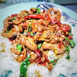 ข้าวกระเพราเครื่องในไก่