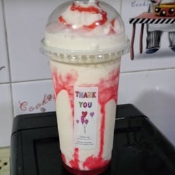 นมหมีปั่นซอสสตรอเบอร์รี่