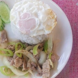 พริกอ่อนหมู+ไข่ดาว(หรือไข่เจียวโปรดระบุ)