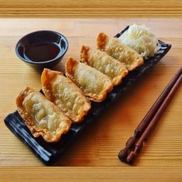 เกี๊ยวซ่า by Chick N Corn บางแสน