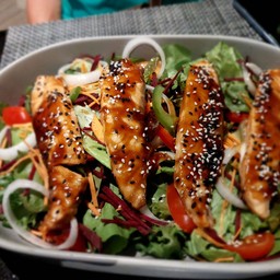 สลัดแซลม่อนย่าง