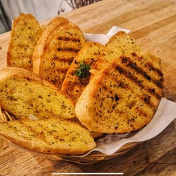 A12 ขนมปังกระเทียม Garic Butter Bread 5 ชิ้น