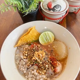 เจ๊สุรีย์ ก๋วยเตี๋ยวหมู อ่างศิลา