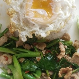 คะน้าหมู+ไข่ดาว