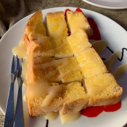 ขนมปังปิ้งเนยนม