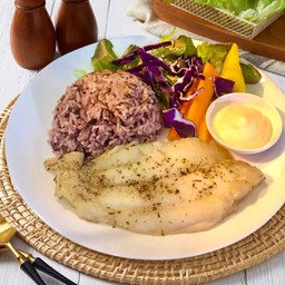ข้าวหน้าสเต็กปลา สูตรคลีน 290 kcal