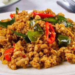 ข้าวราดผัดคั่วกลิ้ง