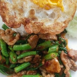 พริกเเกงหมู+ไข่ดาว..(หรือไข่เจียวโปรดระบุ)
