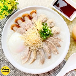 โจ๊กหมูกรอบรวมเครื่องใน+ไข่ออนเซ็น