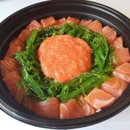 ข้าวเอวาดงบุริ ชามใหญ่ (แซลมอนหั่นเต๋า ยำสาหร่าย สลัดไข่กุ้ง)