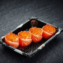 แซลมอนอิกุระโรล 4 ชิ้น