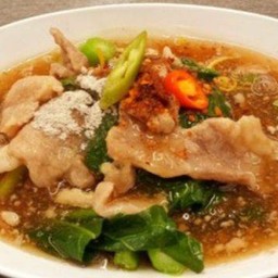 เส้นใหญ่ราดหน้าหมู