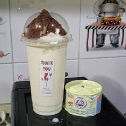 นมหมีปั่นภูเขาไฟ