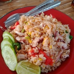ร้านหลบมุม ก๋วยเตี๋ยว อาหารตามสั่ง กบินทร์บุรี
