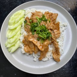 ไก่กระเทียม