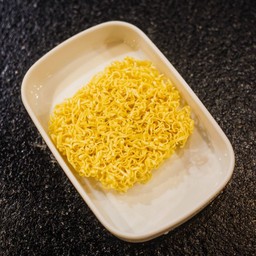เส้นบะหมี่ญี่ปุ่น 1 ก้อน日本方便面1个
