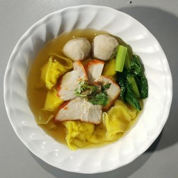 เกี๊ยวน้ำหมูแดง