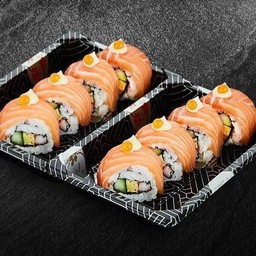 แซลมอนโรล 8 ชิ้น