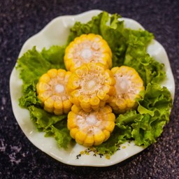 ข้าวโพดหวาน 2 ชิ้น 玉米2个
