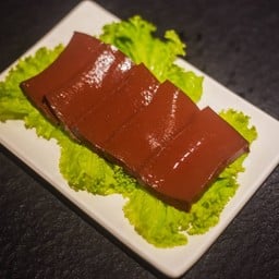 เลือดหมู 2 ชิ้น