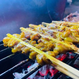 ไก่ย่าง เนื้อย่าง  ผัดกระเพราราดข้าว