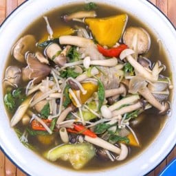 แกงเห็ดรวมมิตร ผึ้ง.อยู่ดี