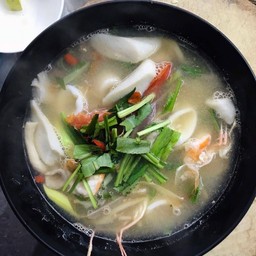 ต้มยำกุ้ง หมึก น้ำใส