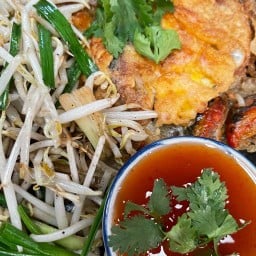 100 หอยทอด สี่แยกคอกวัว