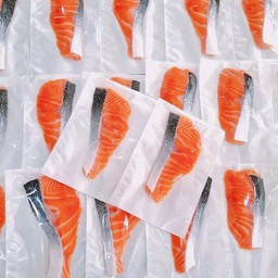 แซลมอนนอร์เวย์ แล่คิริมิ ขนาด 110 -120 กรัมต่อชิ้น