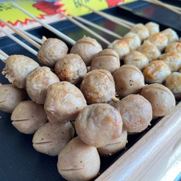 ลูกชิ้นปิ้งนิกุ เซเว่นกาดก้อม