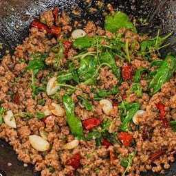 กระเพรา เนื้อ รสต้นตำหรับคนไทย