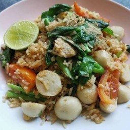 ข้าวผัดลูกชิ้น