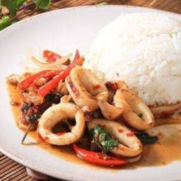 ข้าวราดพริกแกงปลาหมึก