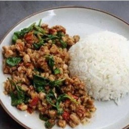 กะเพราไก่สับพริกแห้งโบราณ